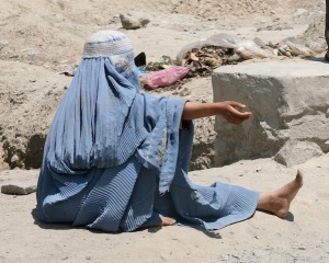 Afghan woman begging